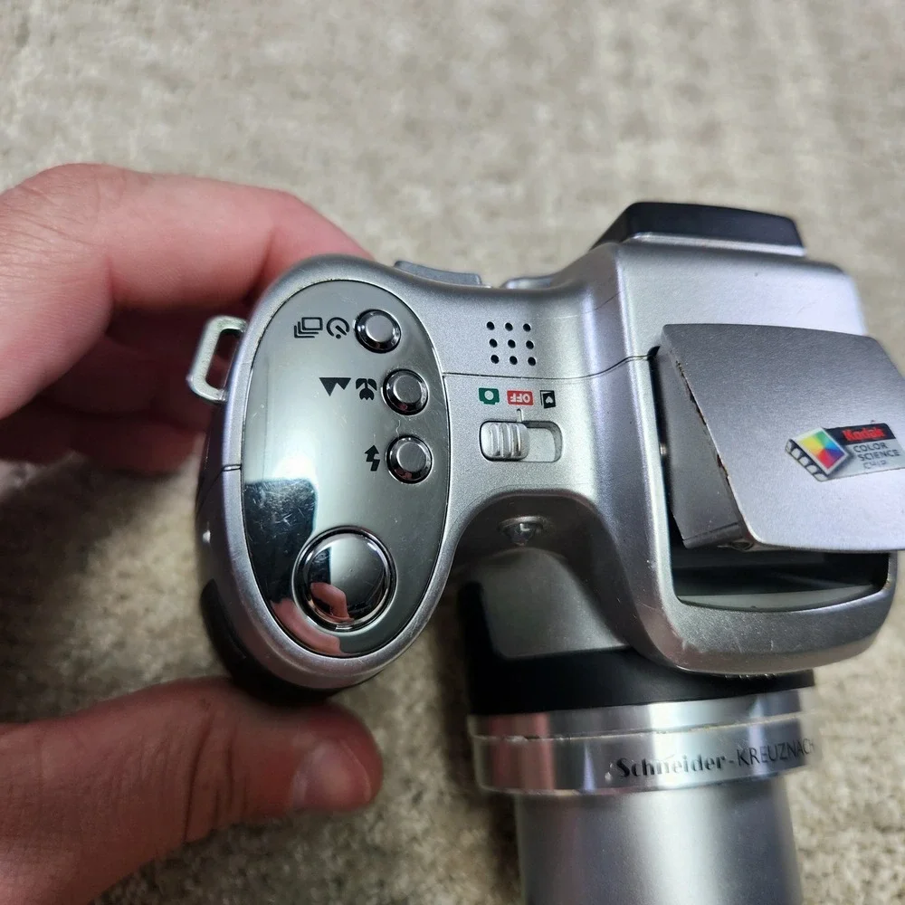 Kodak EasyShare Z710 Digital Camera 7.1MP 10x Optical Zoom Silver Schneider Lens